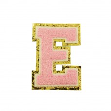 opstrijk letter E badstof roze met gouden rand  8 x 8 cm