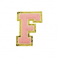 opstrijk letter F badstof roze met gouden rand  8 x 8 cm