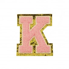  opstrijk letter K badstof roze met gouden rand 8 x 8 cm