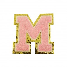 opstrijk letter M badstof roze met gouden rand 8 x 8 cm